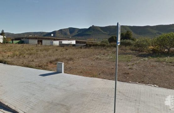 Parcela rústica ubicada en poligono industrial. Posibilidad de suministro de luz y agua.